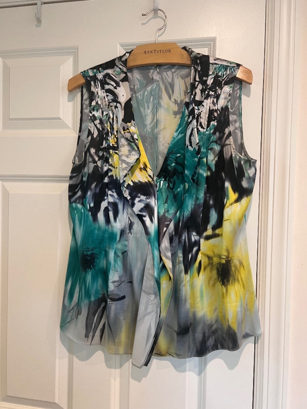 TAHARI top sleeveless watercolor stretch silk charmeuse size L